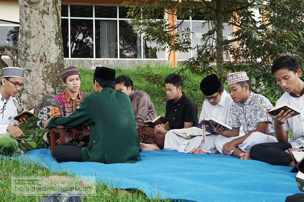 Karantina Tahfidz Hafal Quran Sebulan Menghafal Quran1 – Pusat Karantina Tahfizh Al Quran Nasional Hafal Quran Sebulan Karantina Tahfidz Hafal Quran Sebulan Menghafal Quran1